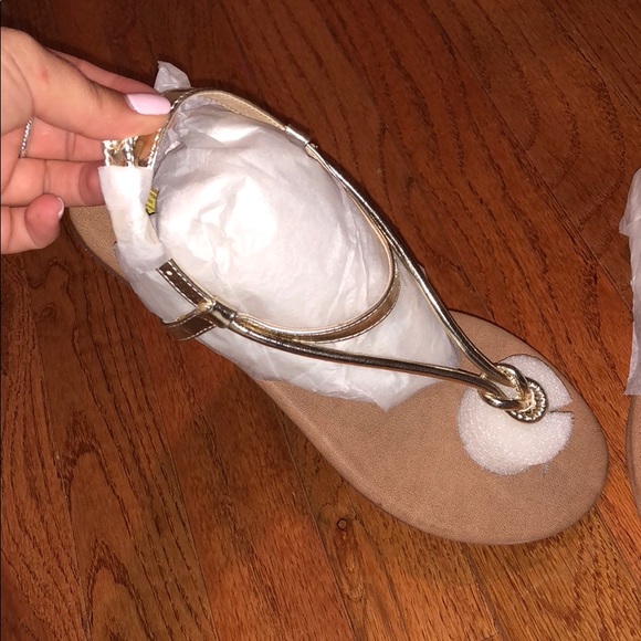 NWT Volatile Gold Sandals - Picture 2 of 4